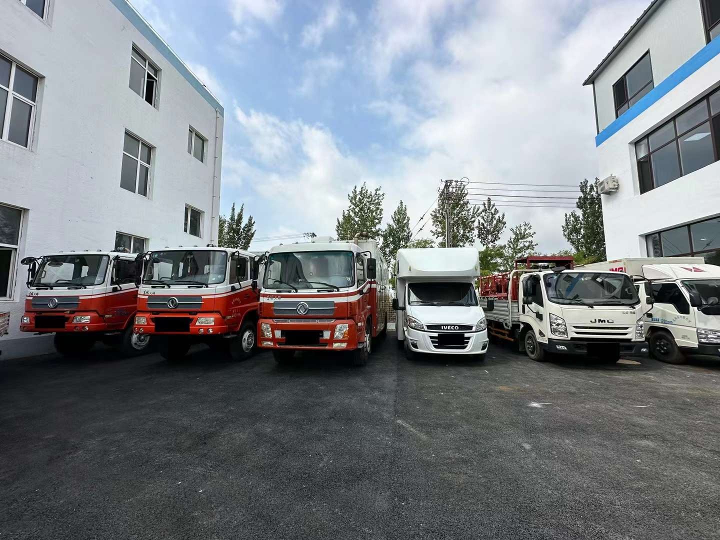 部分施工车辆